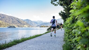 Zahlreiche TeilnehmerInnen nahmen am Night Run mit Strecke beim Zeller See teil | © Johannes Radlwimmer