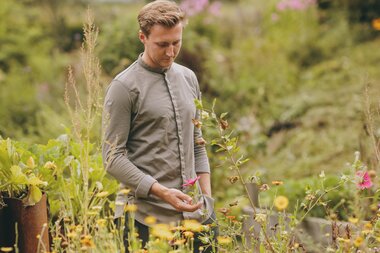 Nicht nur Gemüse wächst im eigenen Garten, auch Blumen finden ihren Platz - Lebensmittellieferant und Erholungsort zugleich | © Zell am See-Kaprun Tourismus