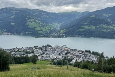 Hotspot 1, view of the town of Zell am See and Lake Zell | © Stephanie Spatt I Zell am See-Kaprun Tourismus