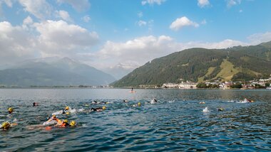 Swimming at the International Triathlon in SalzburgerLand | © Zell am See-Kaprun Tourismus