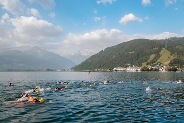 Swimming at the International Triathlon in SalzburgerLand | © Zell am See-Kaprun Tourismus