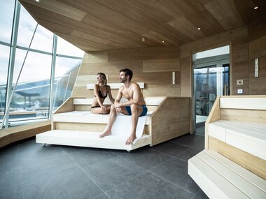 Saunieren in der Panorama Sauna im Tauern SPA Kaprun | © TAUERN SPA Zell am See-Kaprun